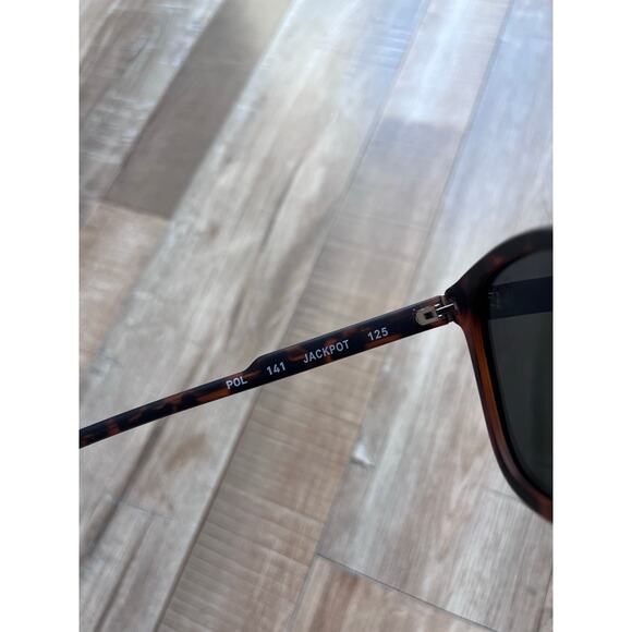 Quay Jackpot Mens Sunglasses in Matte Tortoise - Picture 5 of 5